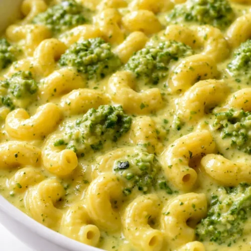 Creamy healthy one pot broccoli mac and cheese with tender broccoli florets and a rich golden cheese sauce.